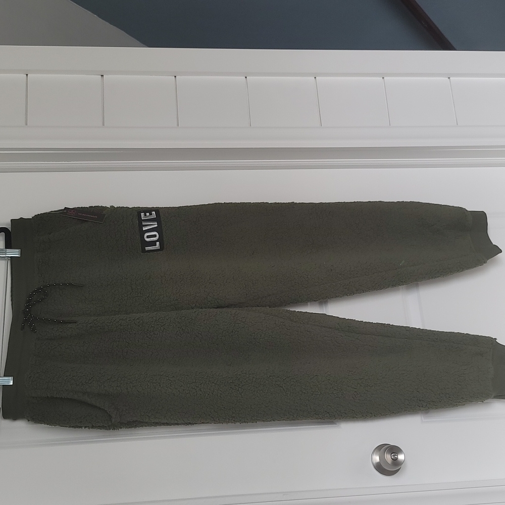 No Boundaries Juniors' High Rise Plush Joggers